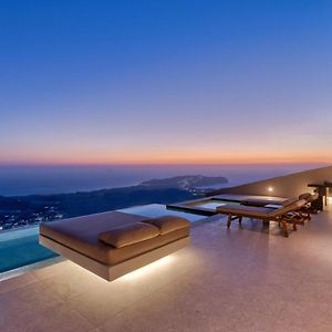 Santorini Sky, Luxury Resort